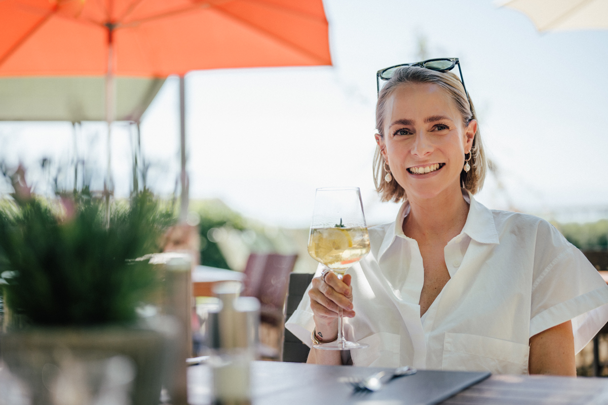 Hotelammerhauser_Fotoshooting Frau bei Hotel Restaurant Ammerhauser